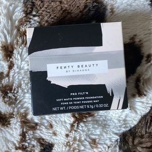 Fenty beauty, pro filter, soft, matte powder foundation